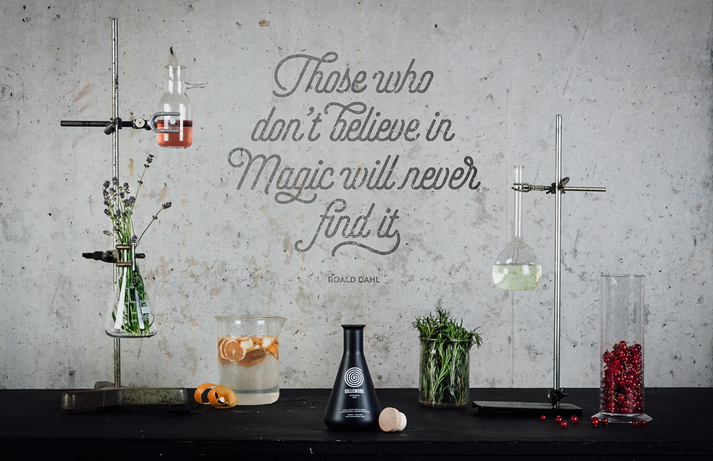 神奇松子酒瓶型包裝設(shè)計(jì)，全新視覺(jué)體驗(yàn)