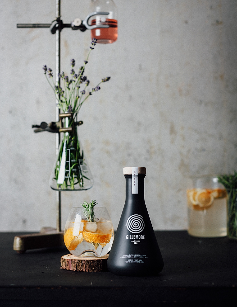 神奇松子酒瓶型包裝設(shè)計(jì)，全新視覺(jué)體驗(yàn)