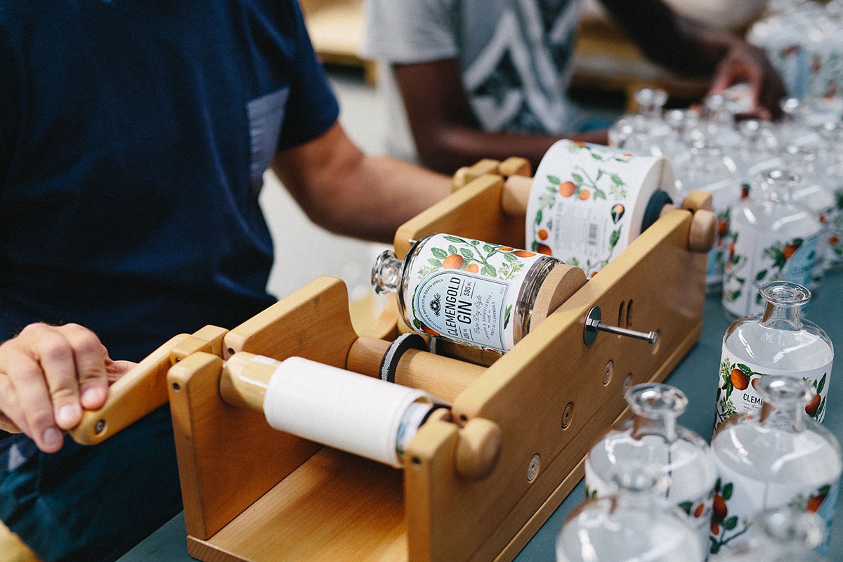 經典海角干燥風格,淡淡的柑橘味白酒包裝設計