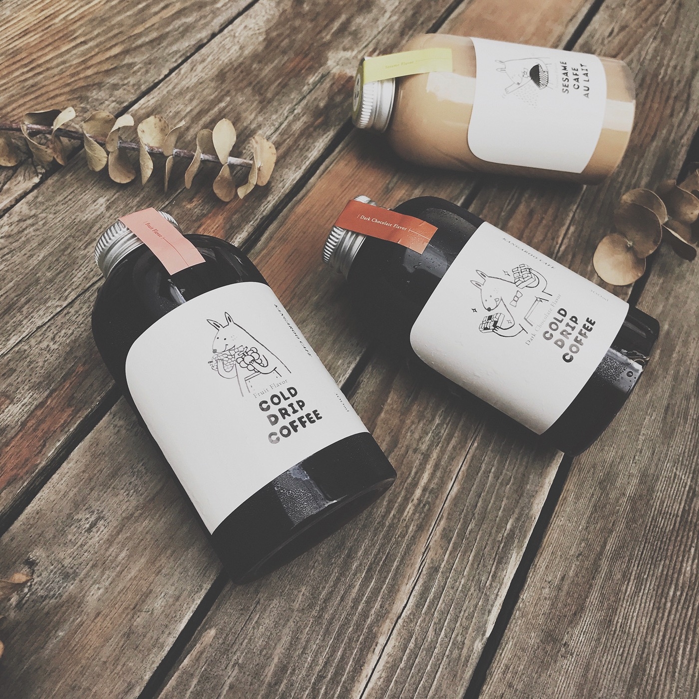 黑巧克力、水果風味、芝麻歐蕾三種不同的咖啡包裝設計